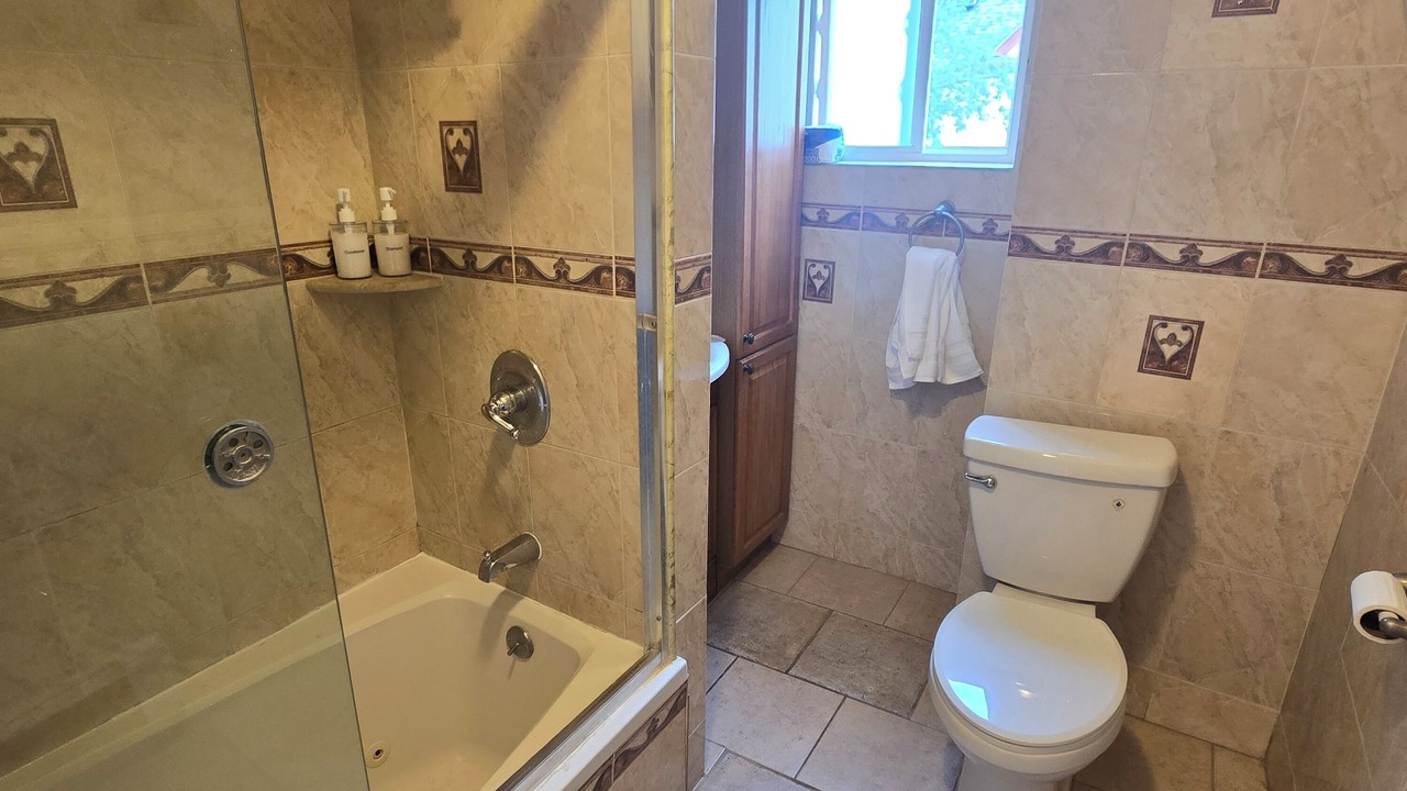 Photo of Bathroom in Teaneck