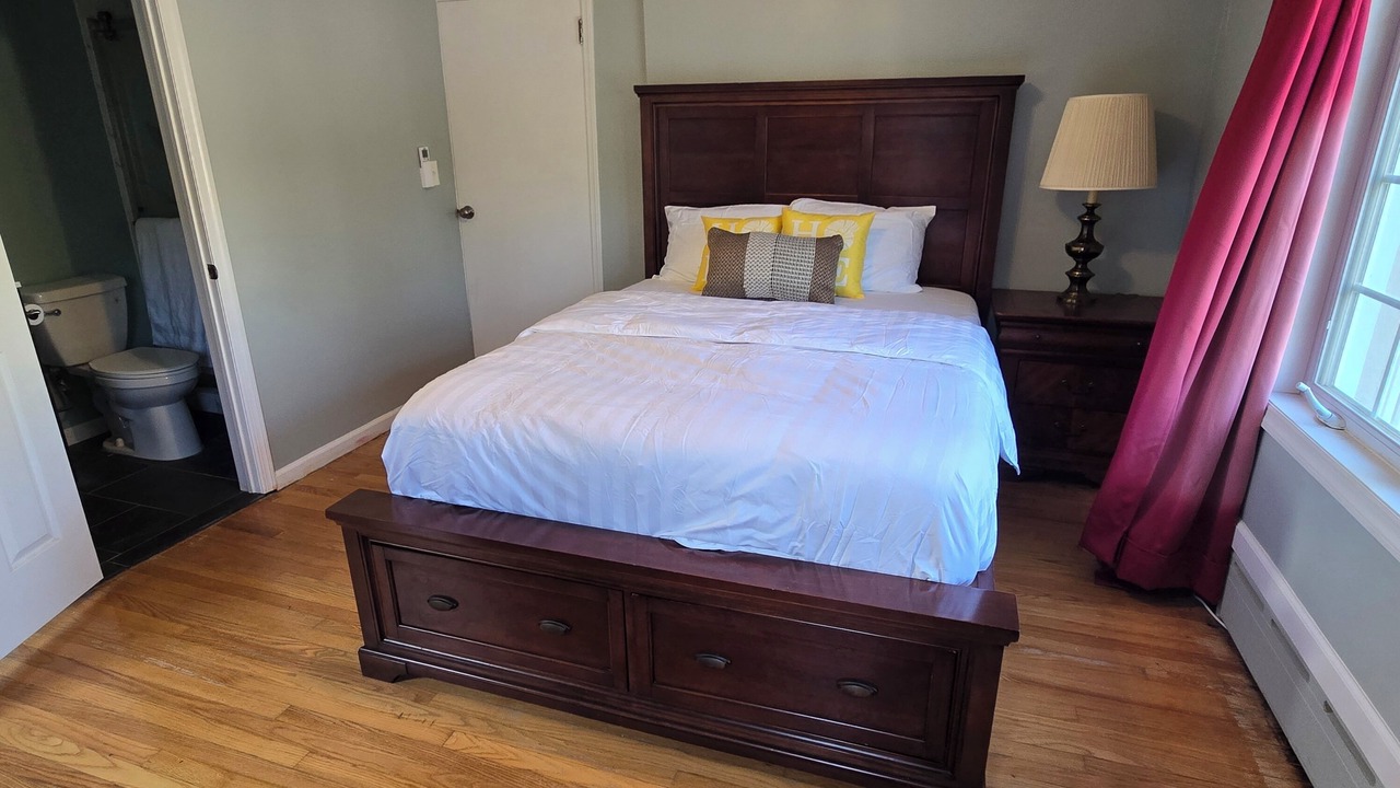 Photo of Bedroom in Teaneck