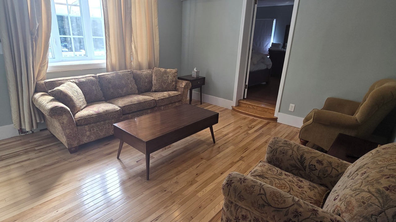 Photo of Livingroom in Teaneck