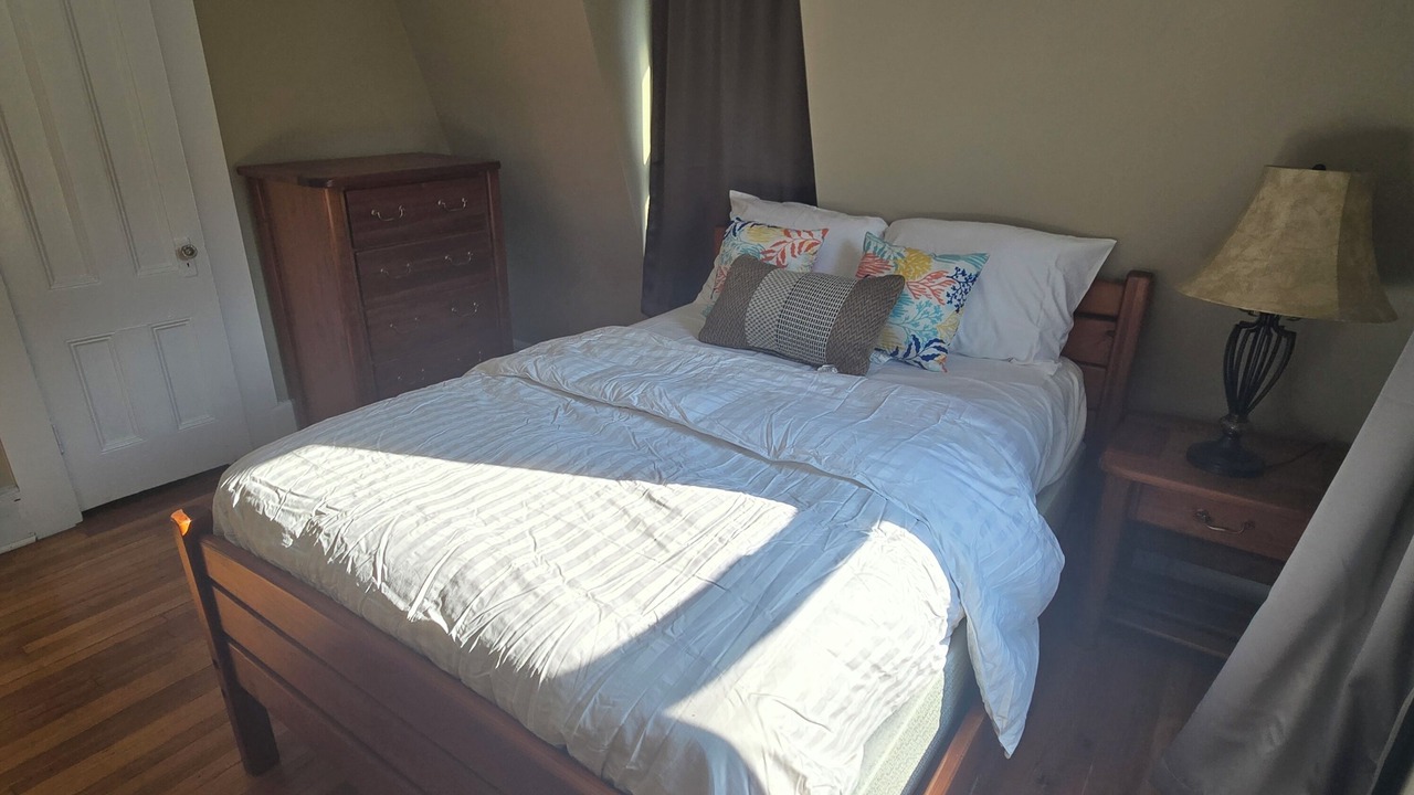 Photo of Bedroom in Teaneck