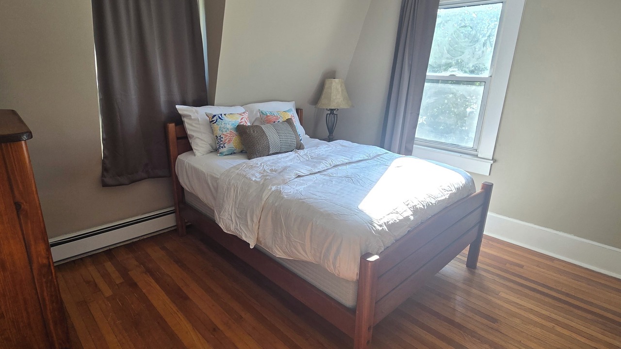 Photo of Bedroom in Teaneck
