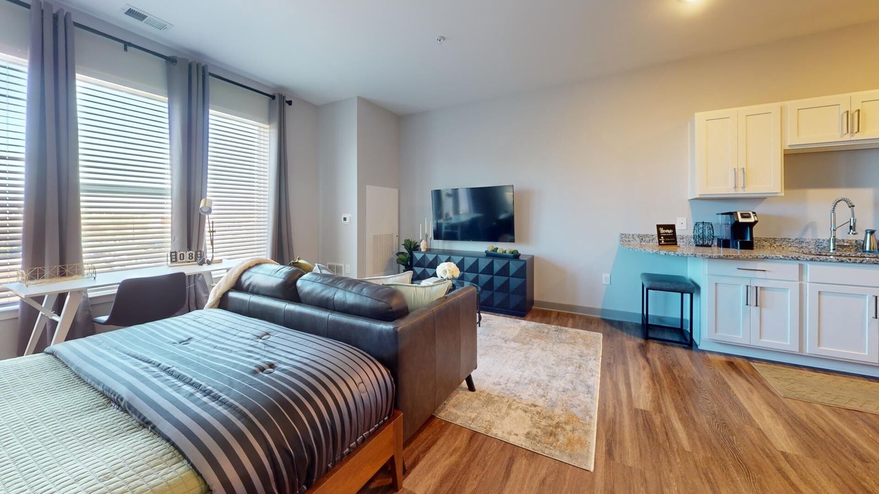 Photo of Bedroom in Coliseum Central