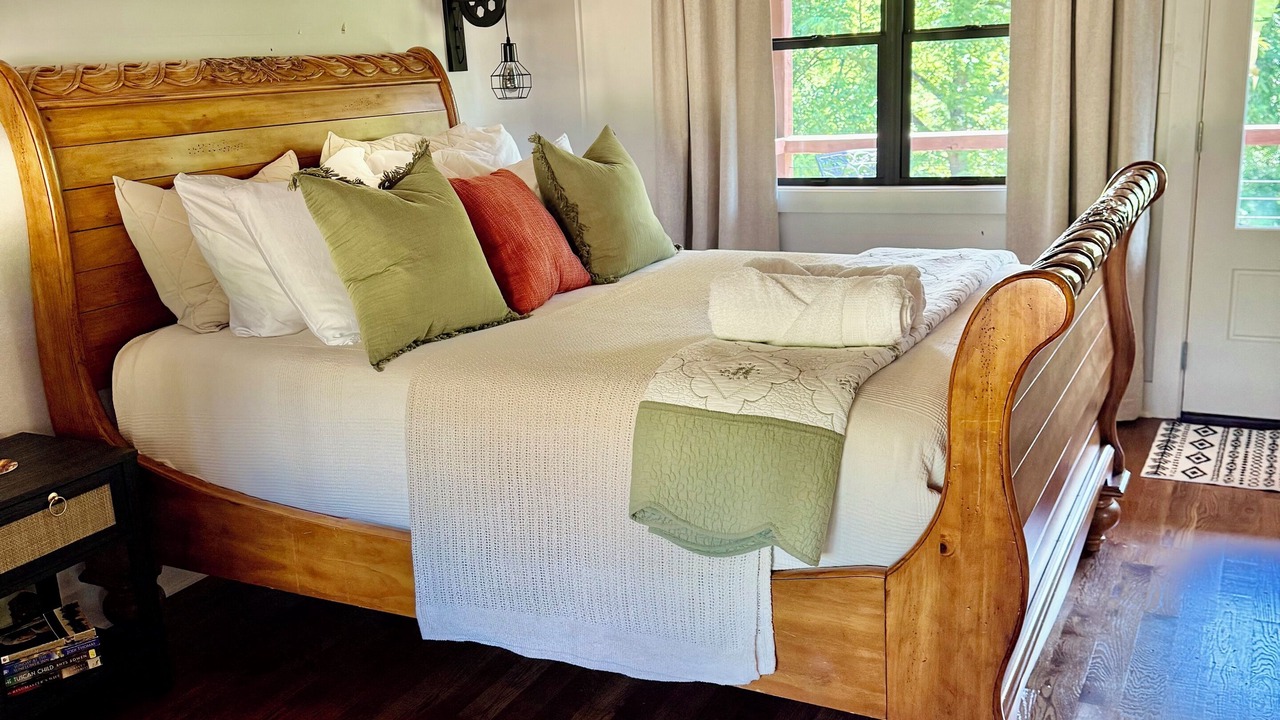 Photo of Bedroom in Rockbridge Baths