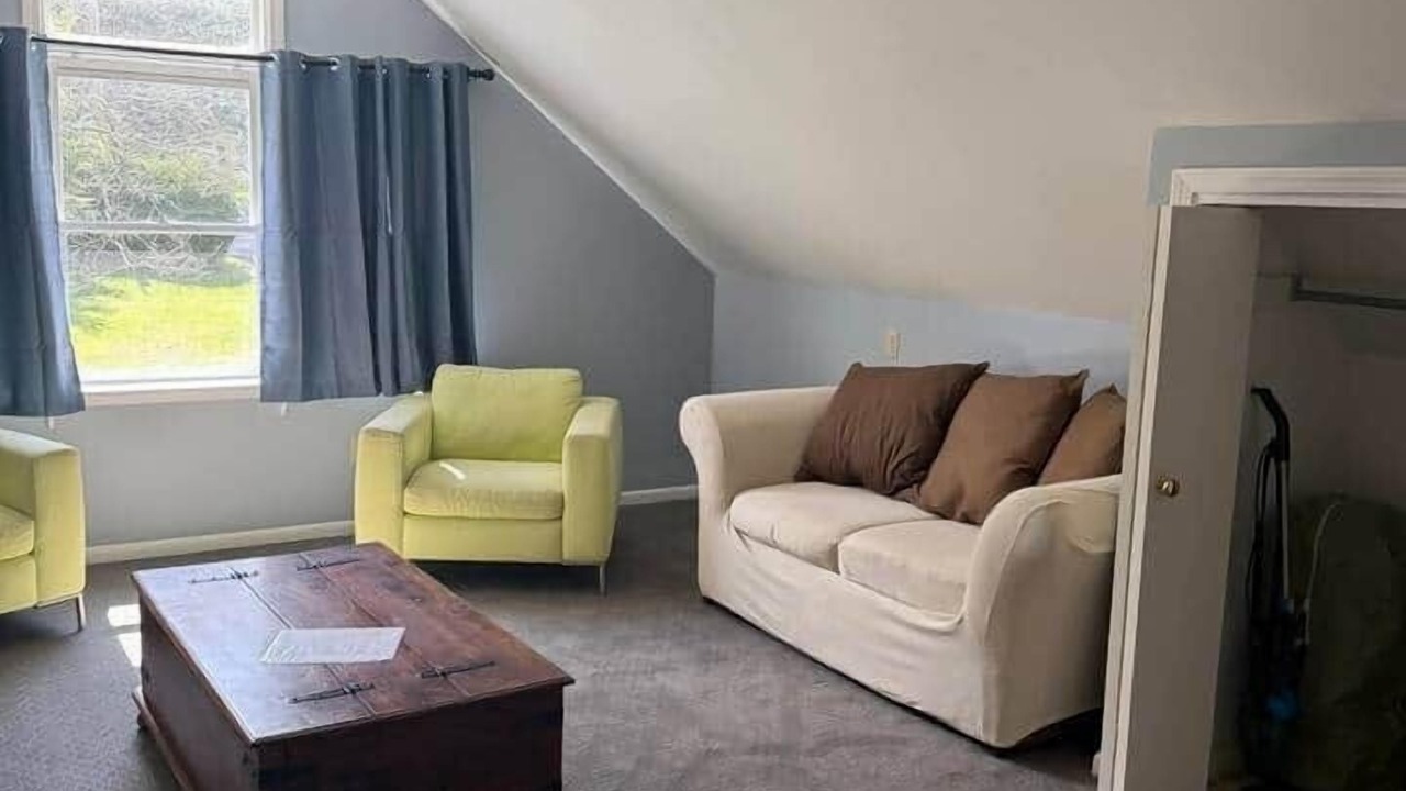 Photo of Livingroom in Willoughby Hills