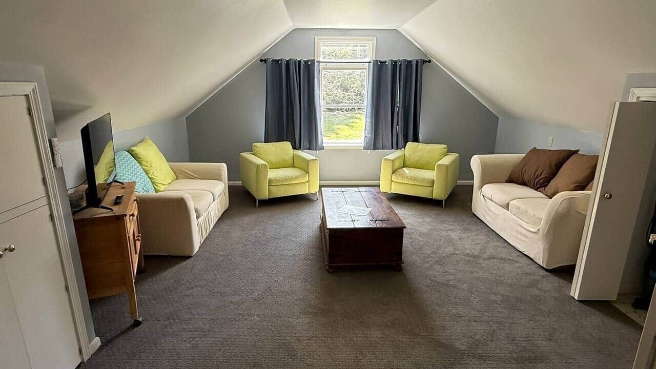 Photo of Livingroom in Willoughby Hills