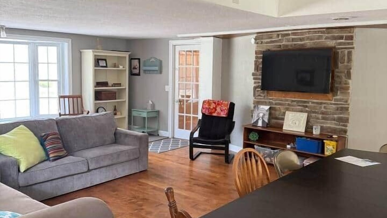 Photo of Livingroom in Willoughby Hills