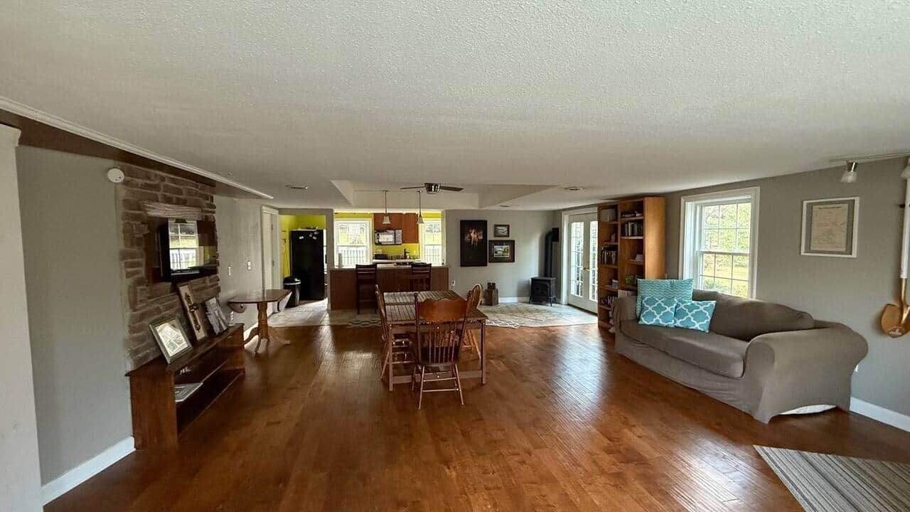 Photo of Livingroom in Willoughby Hills