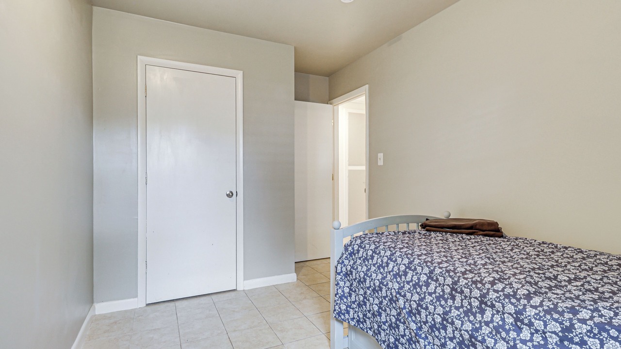Photo of Bedroom in Coliseum Central