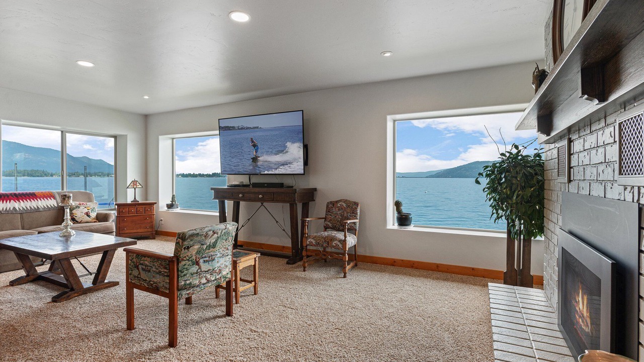 Photo of Livingroom in Sandpoint