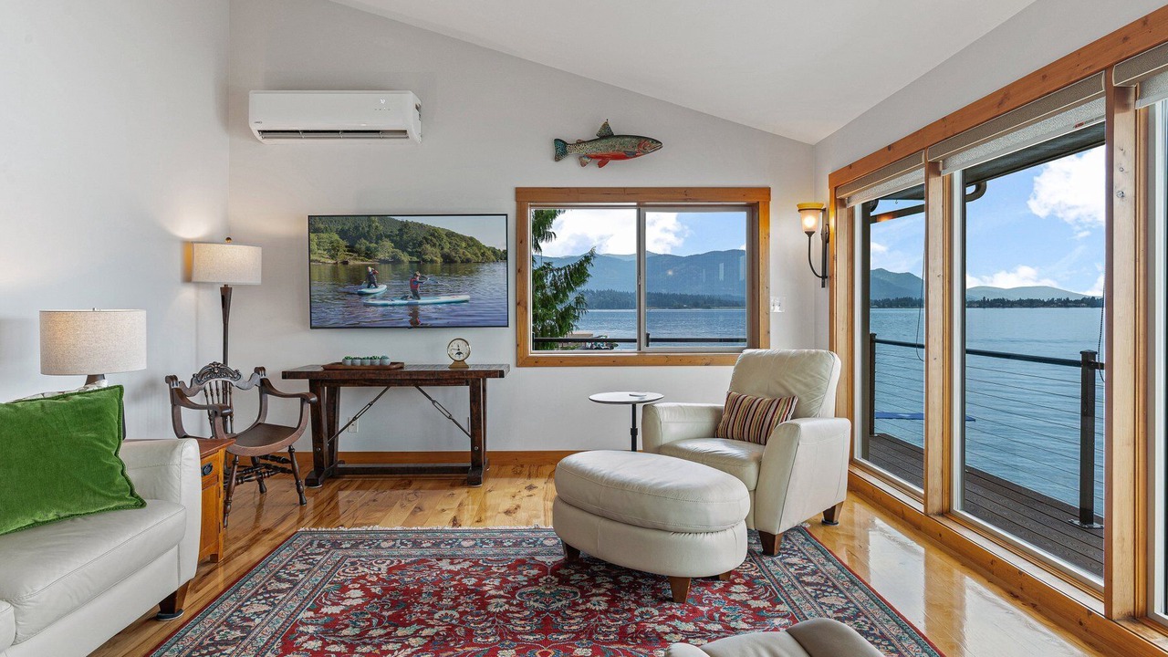 Photo of Livingroom in Sandpoint