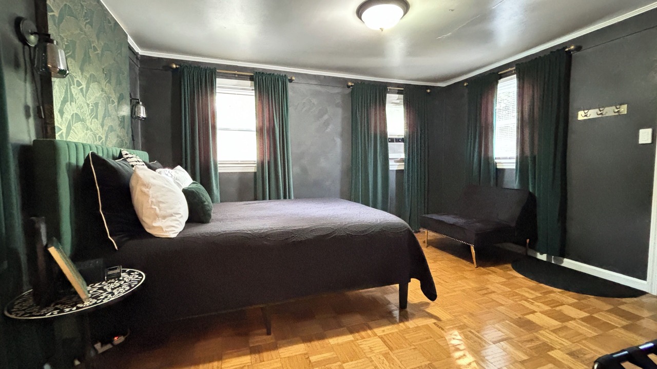 Photo of Bedroom in Teaneck
