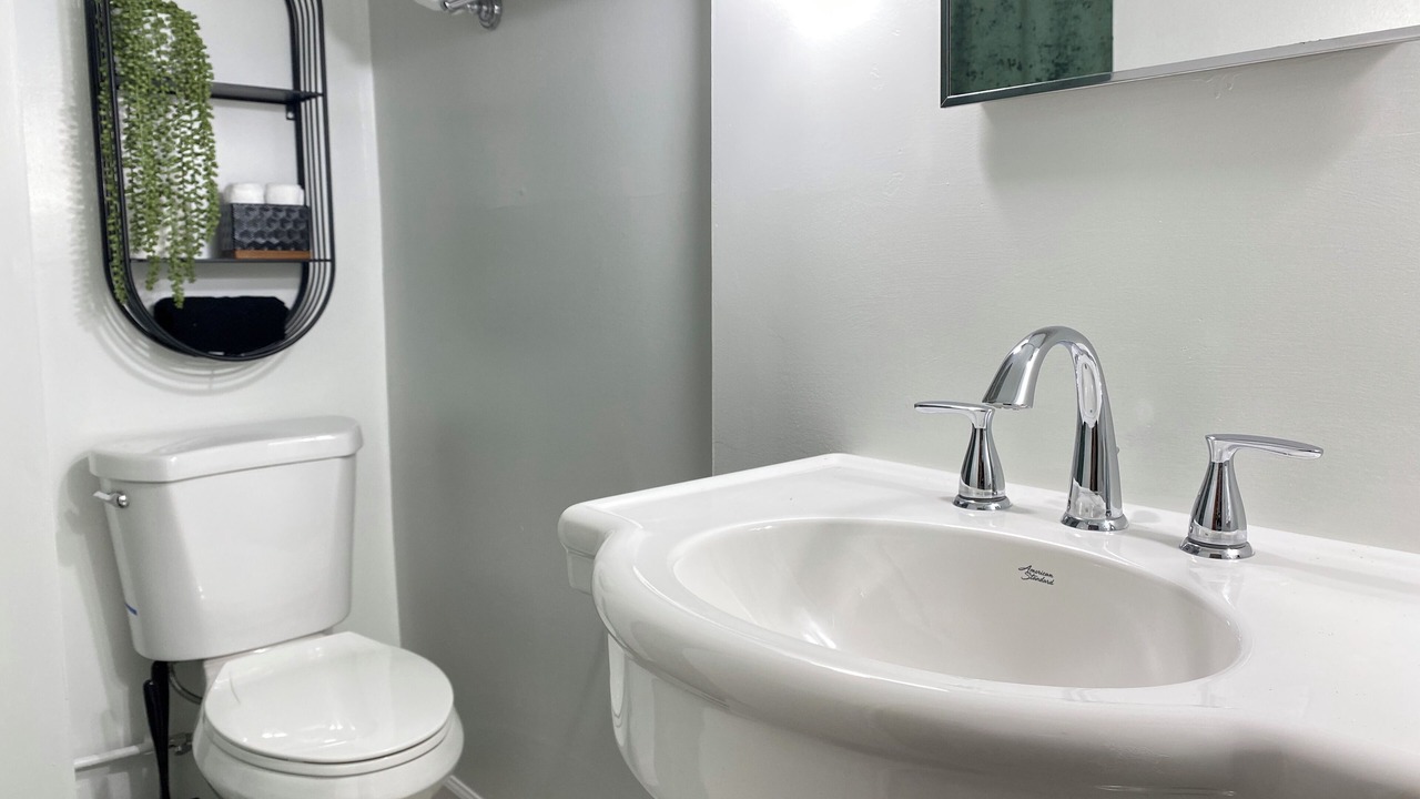 Photo of Bathroom in Teaneck