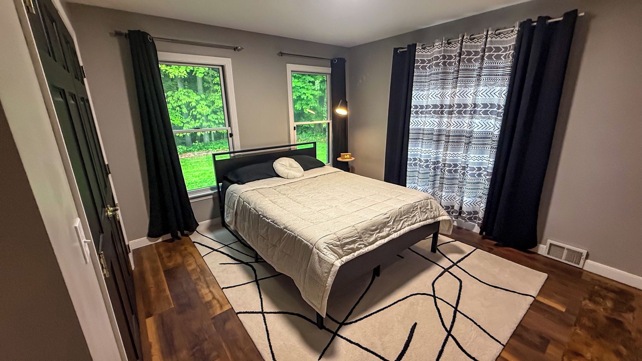 Photo of Bedroom in Hubbard