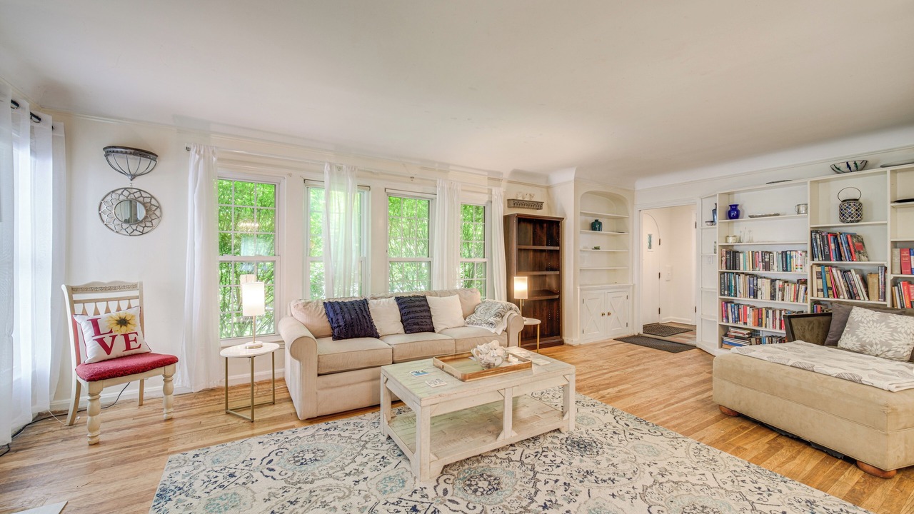 Photo of Livingroom in University Heights