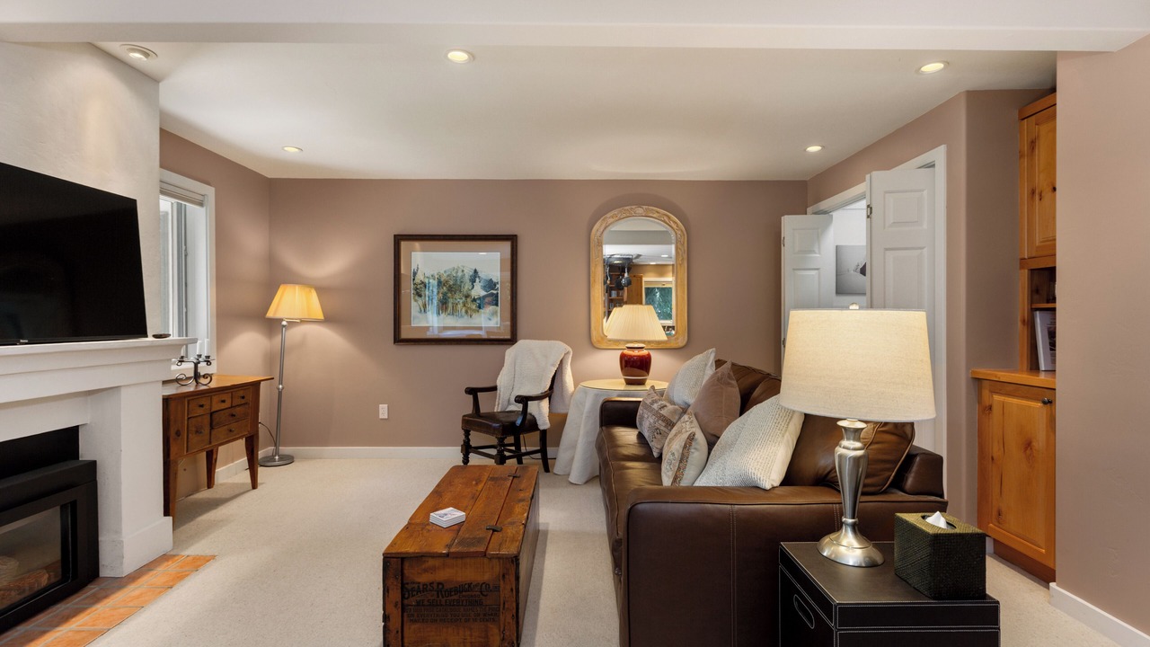 Photo of Livingroom in Warm Springs