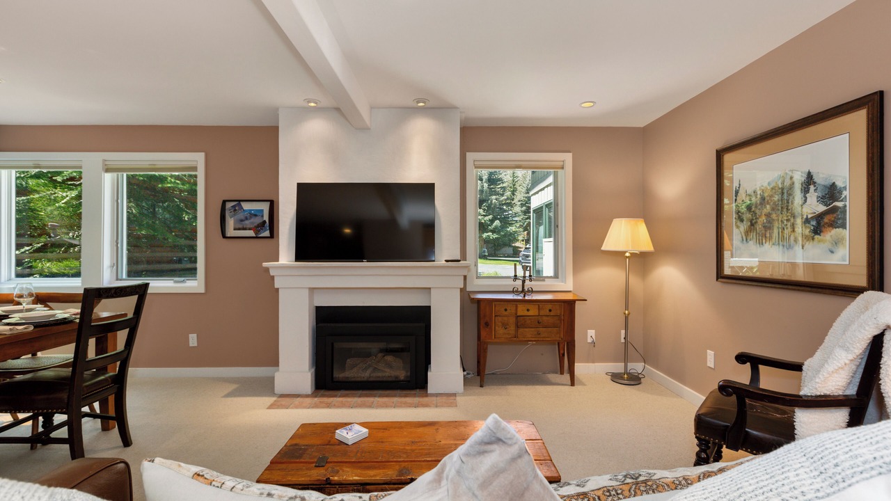 Photo of Livingroom in Warm Springs