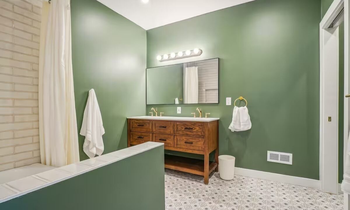 Photo of Bathroom in Olde Towne East