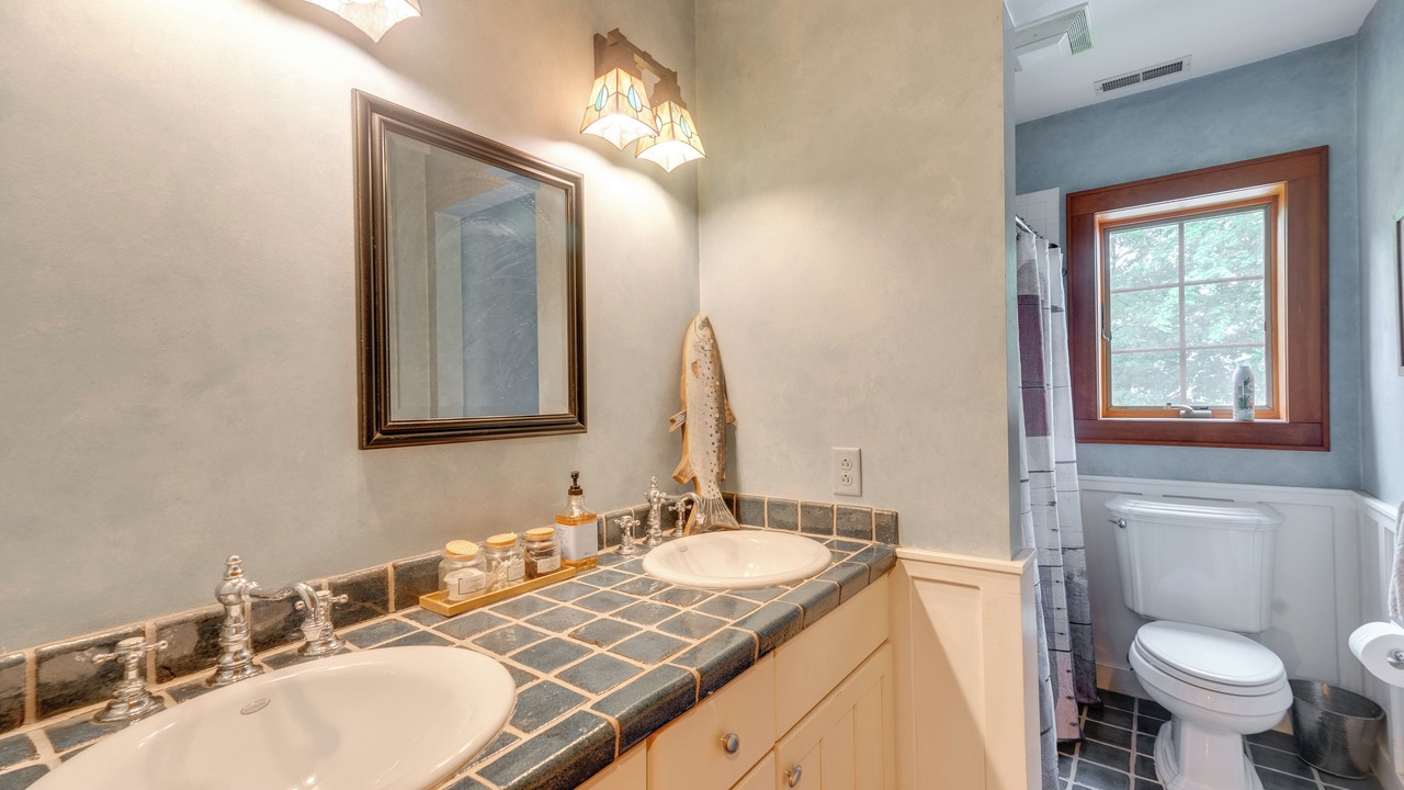 Photo of Bathroom in Middle Hope
