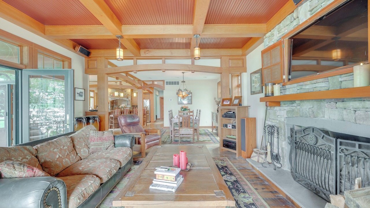 Photo of Livingroom in Middle Hope