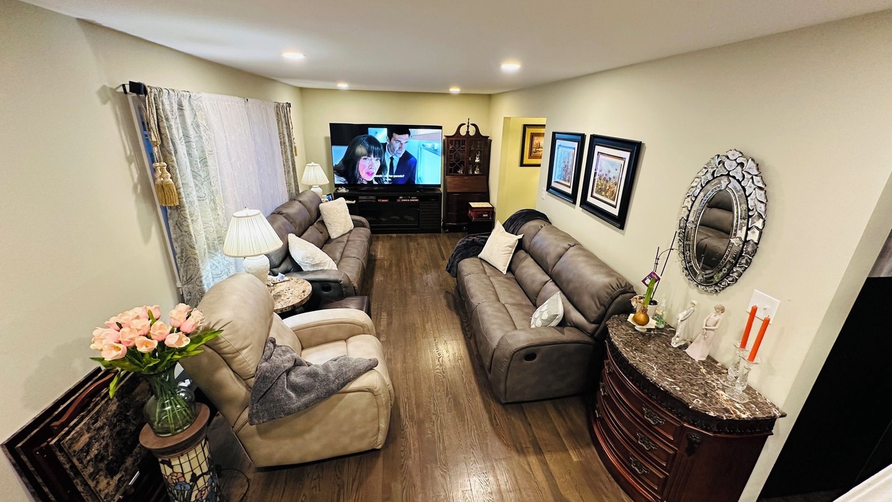 Photo of Livingroom in Yardville-Groveville