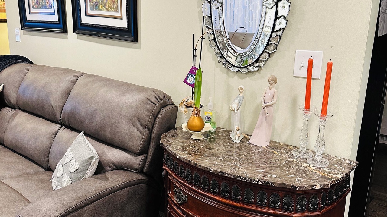Photo of Livingroom in Yardville-Groveville