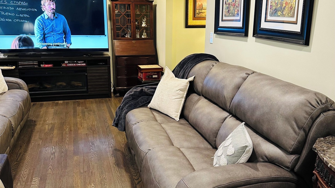 Photo of Livingroom in Yardville-Groveville