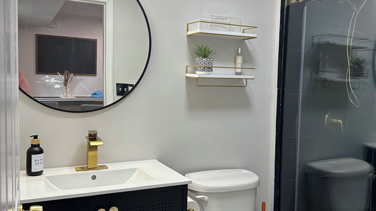 Photo of Bathroom in Orange