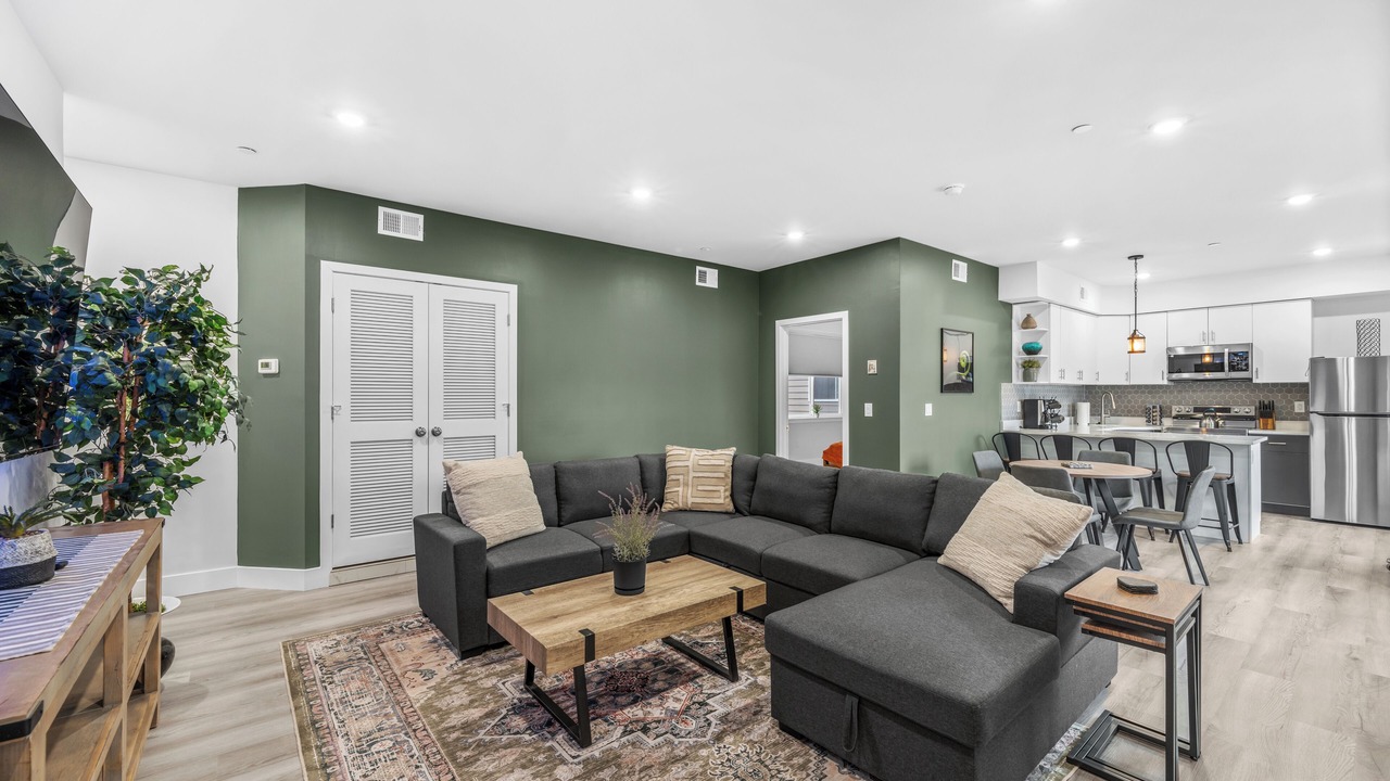 Photo of Livingroom in Center City