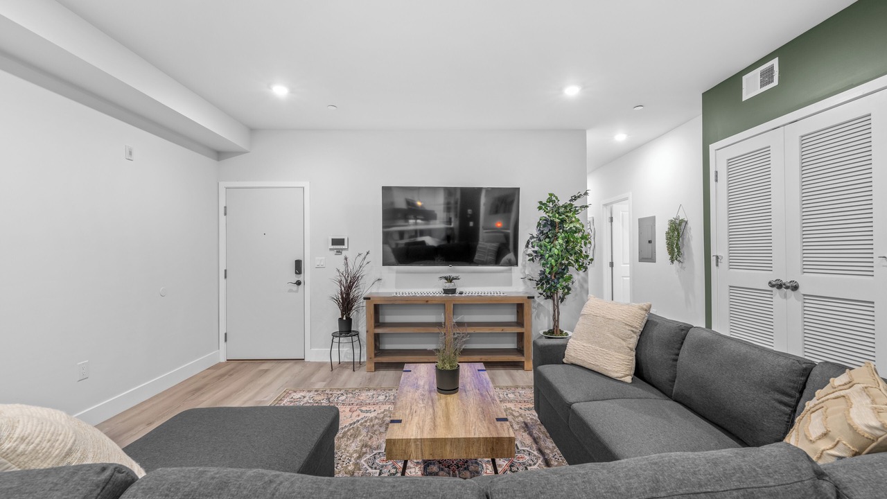 Photo of Livingroom in Center City