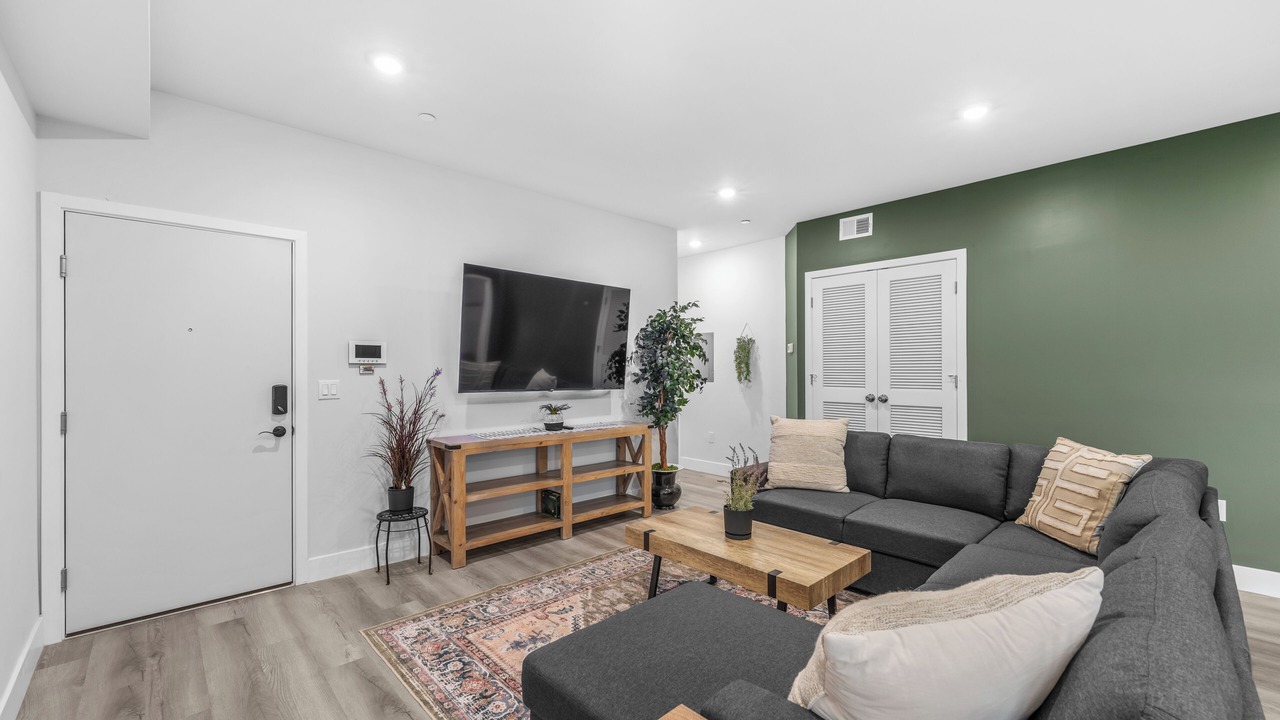Photo of Livingroom in Center City