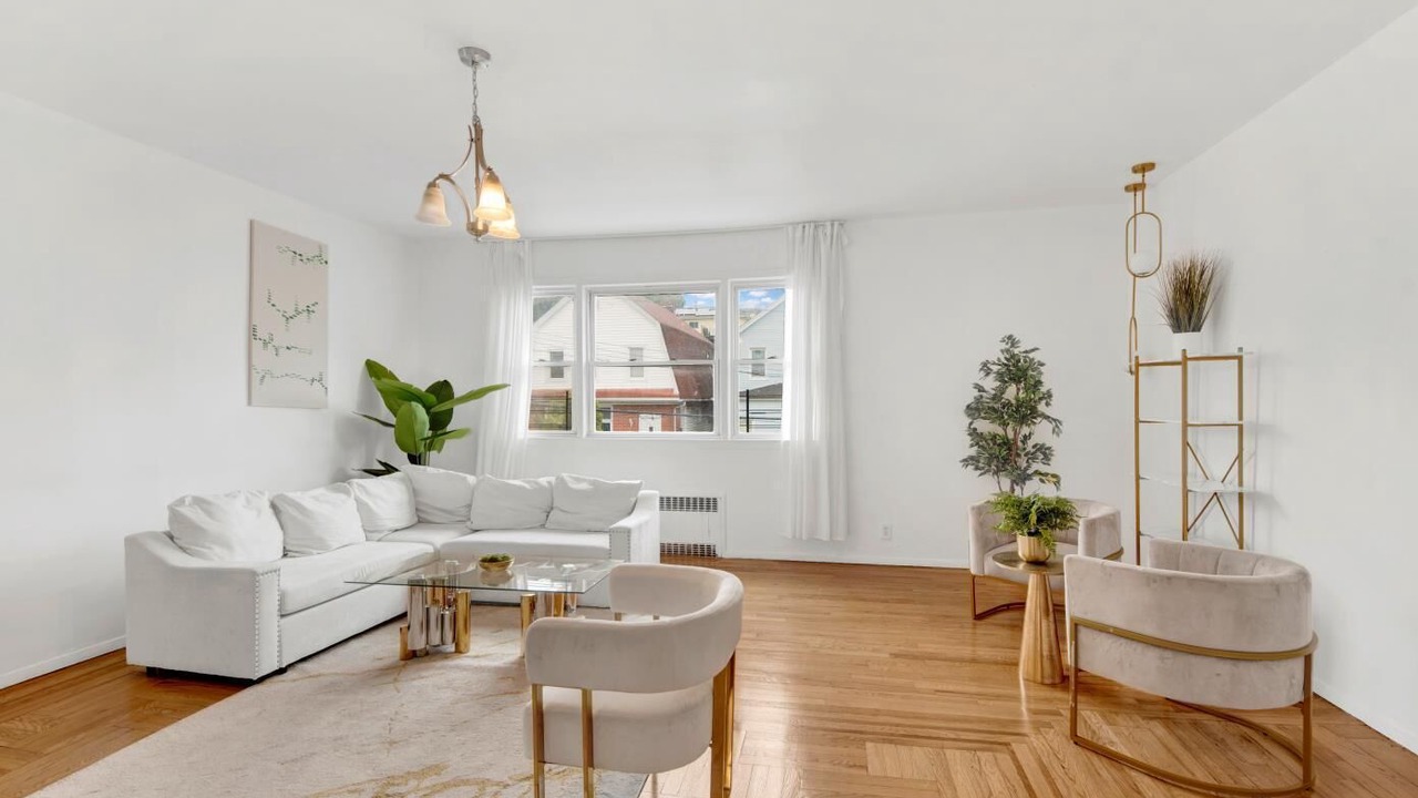 Photo of Livingroom in Southeast Yonkers
