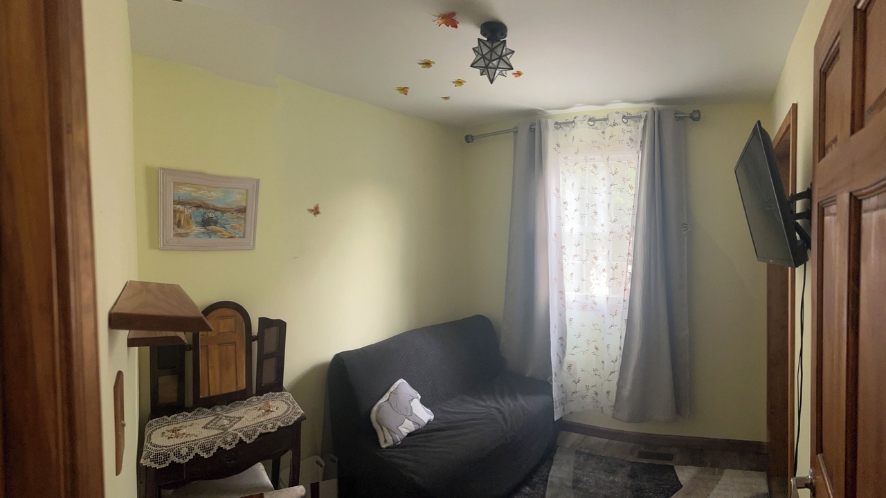 Photo of Livingroom in Edgewater
