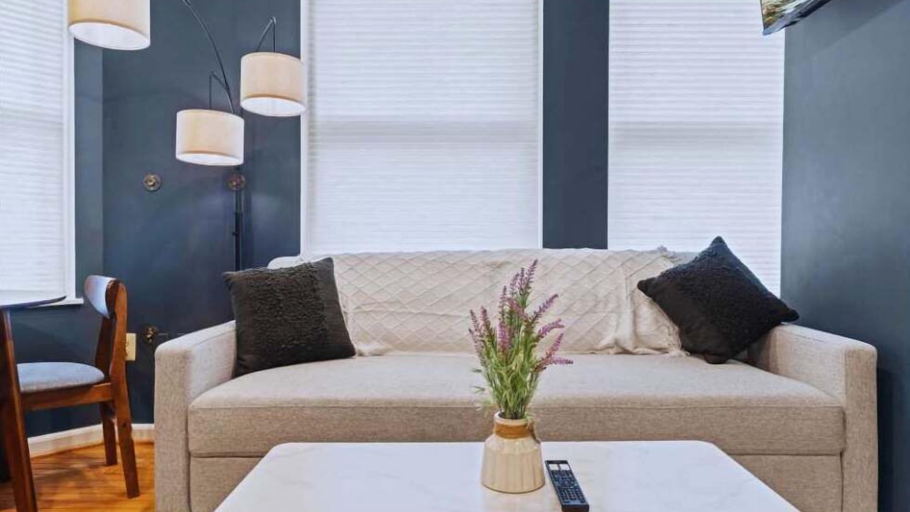 Photo of Livingroom in Rittenhouse Row