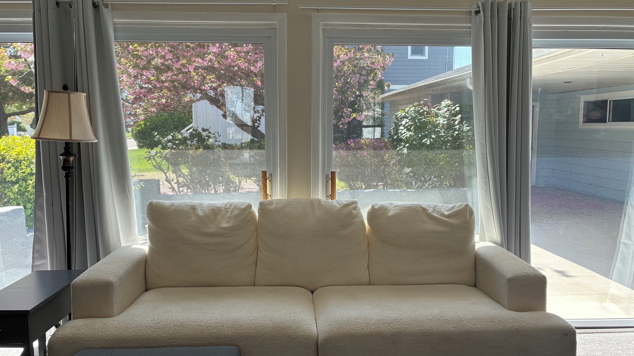 Photo of Livingroom in A-Zone