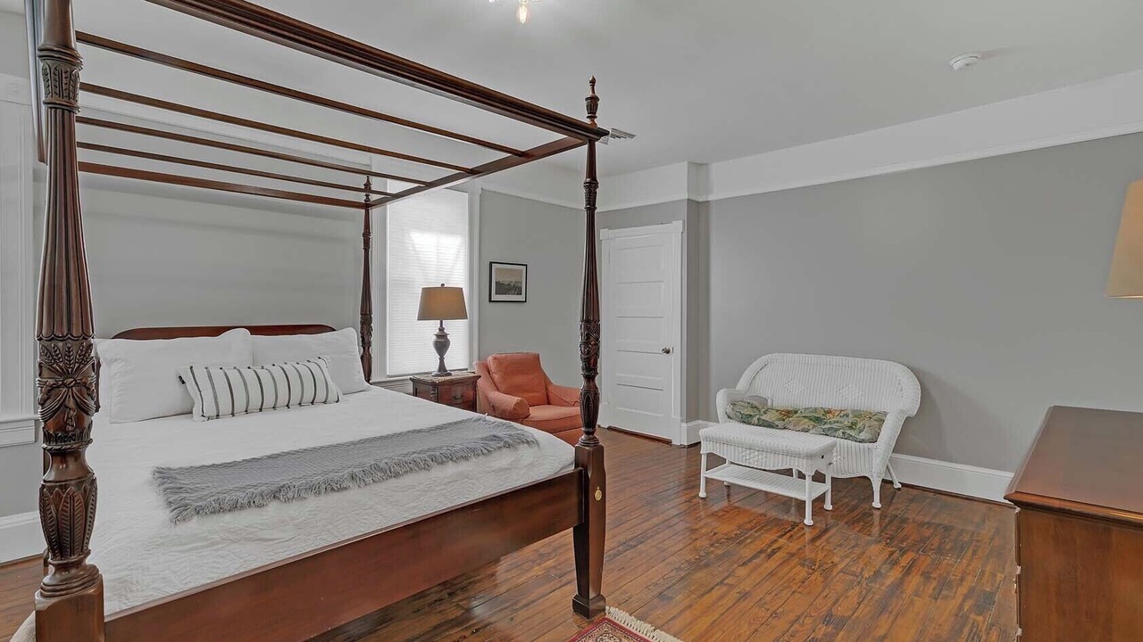Photo of Bedroom in Foster