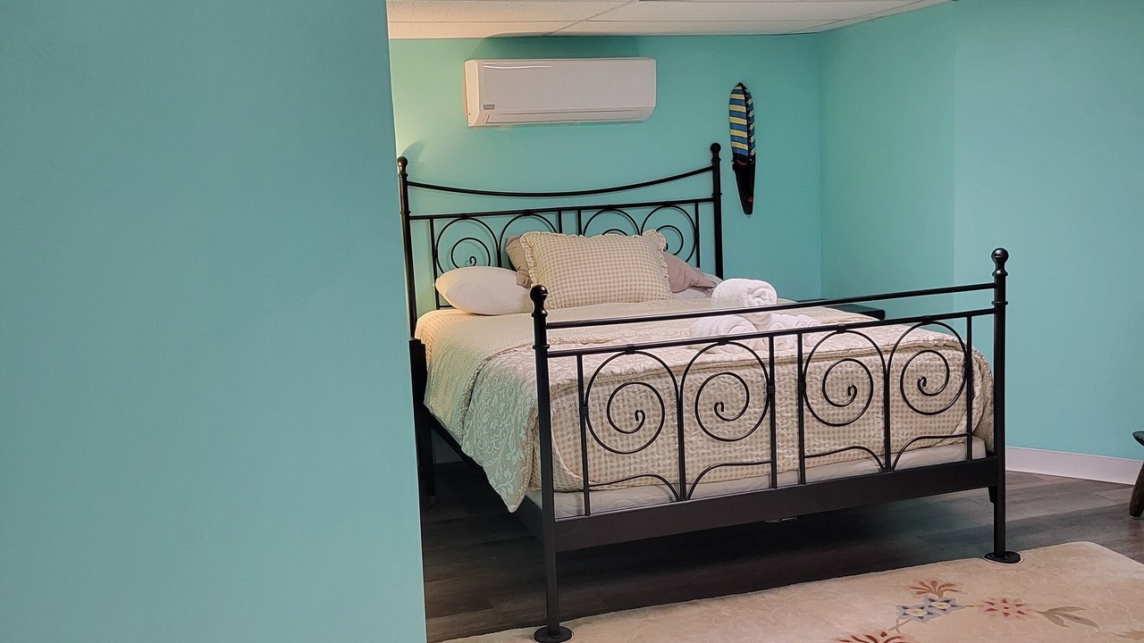 Photo of Bedroom in Lansdowne