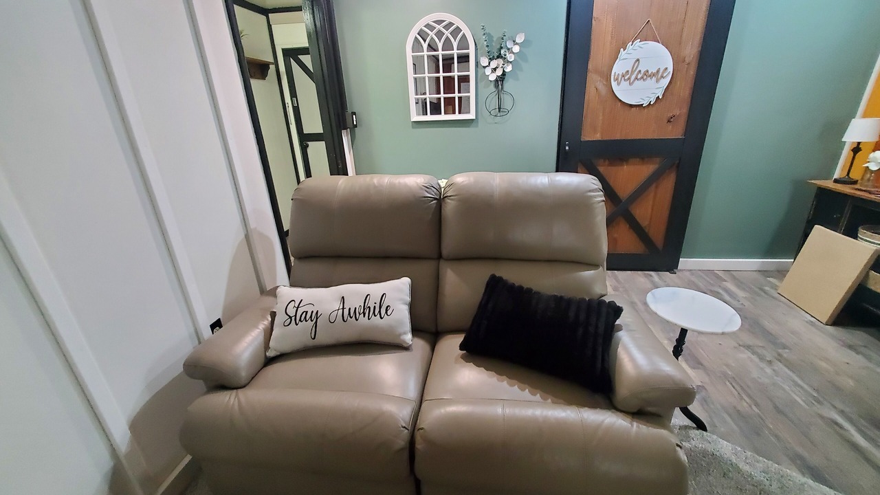Photo of Livingroom in Pleasant Hall