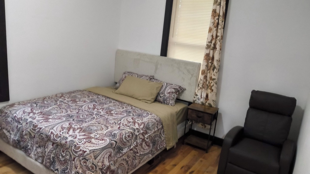 Photo of Bedroom in Weequahic