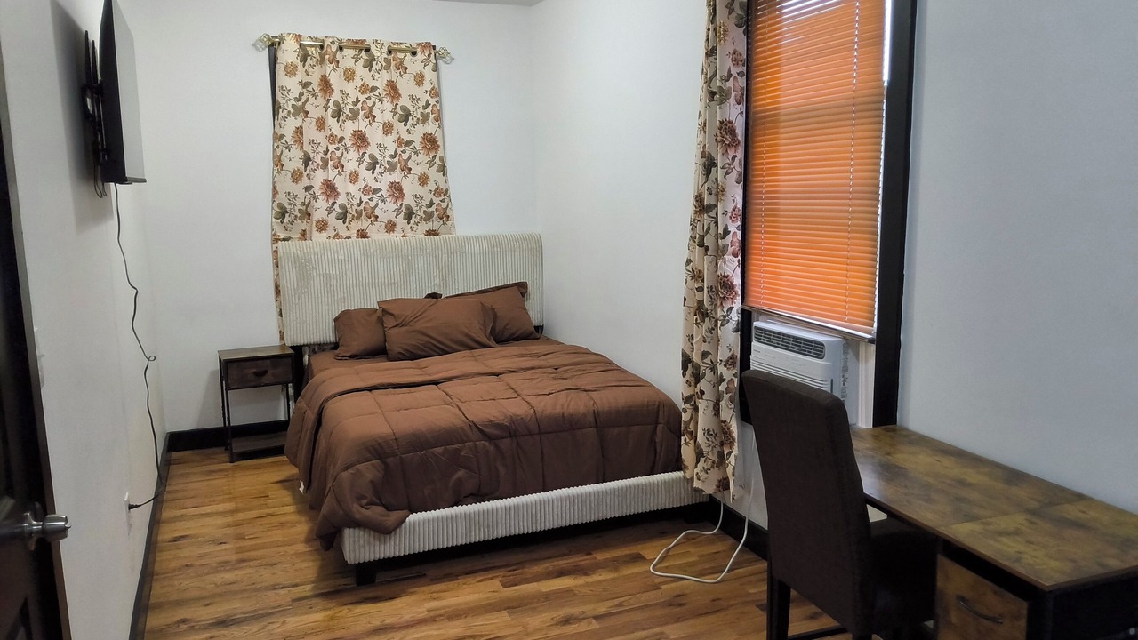 Photo of Bedroom in Weequahic