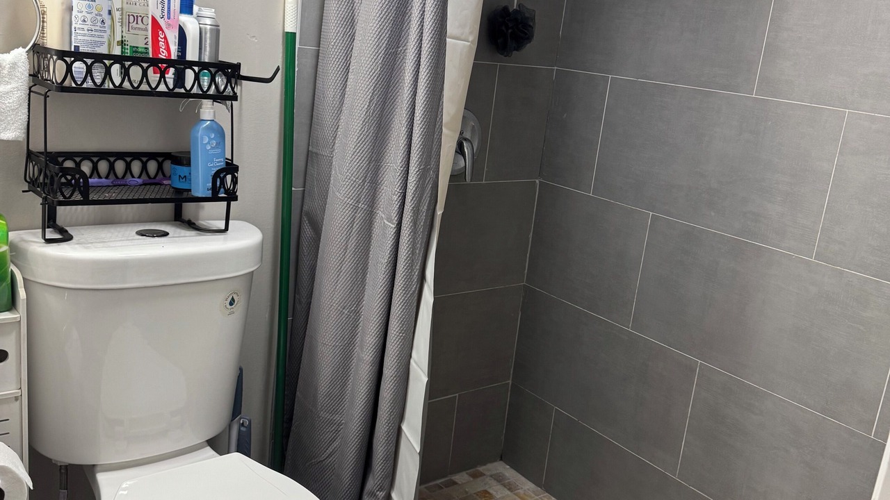 Photo of Bathroom in Iselin