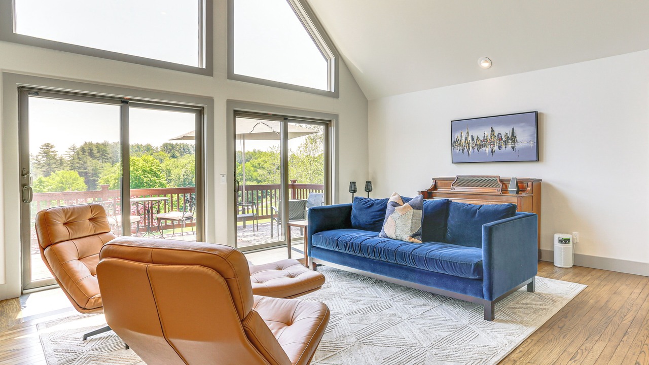 Photo of Livingroom in Swan Lake