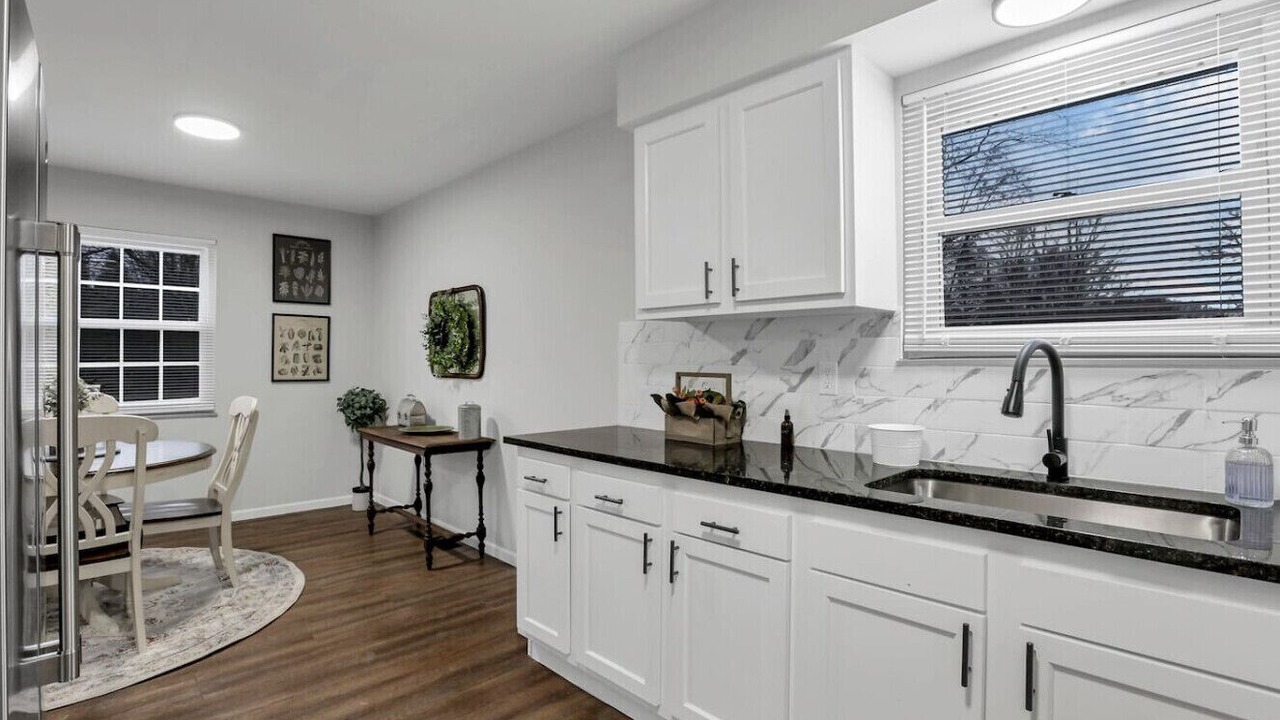 Photo of Kitchen in Summit Station