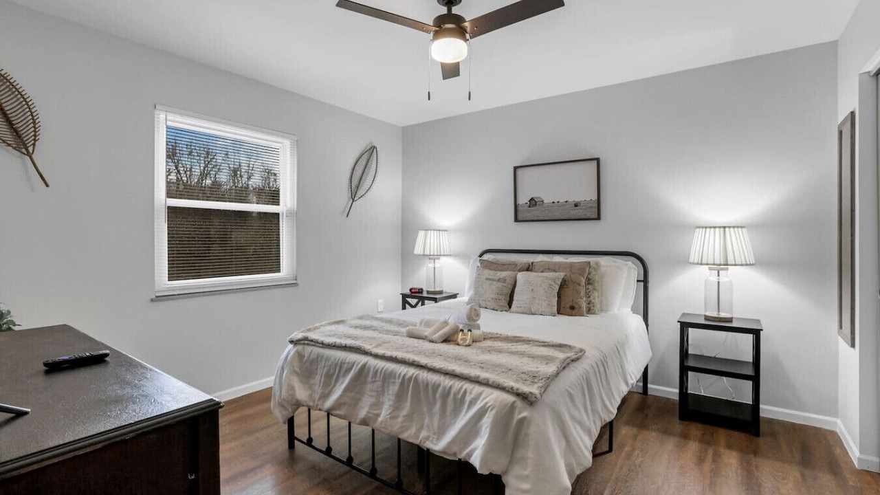 Photo of Bedroom in Summit Station