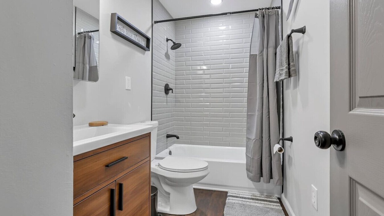 Photo of Bathroom in Summit Station