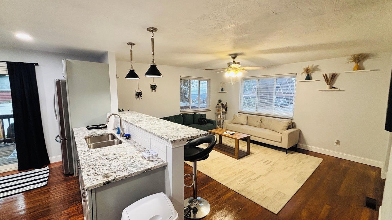 Photo of Livingroom in West Mifflin