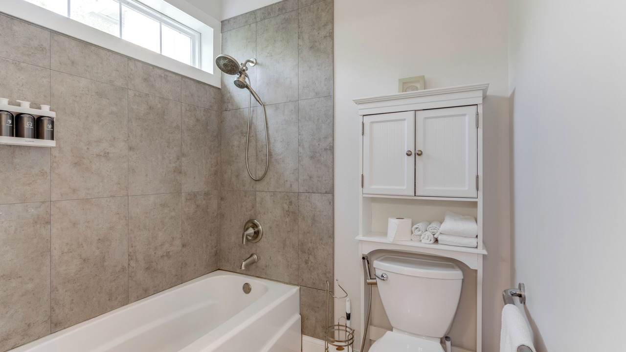 Photo of Bathroom in Buckeye Lake