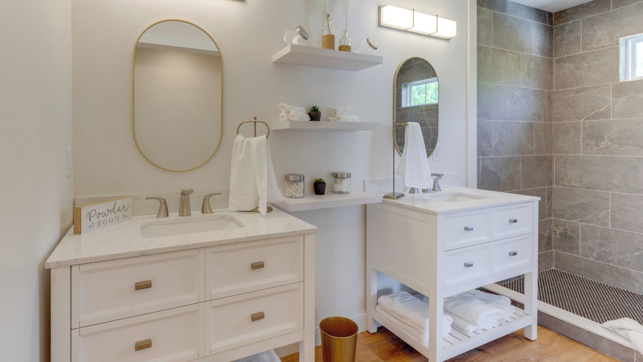 Photo of Bathroom in Buckeye Lake