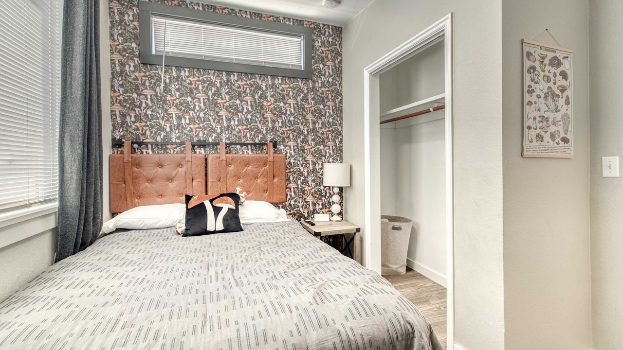 Photo of Bedroom in Depot Bench