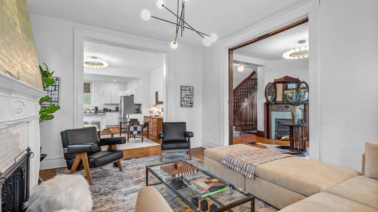 Photo of Livingroom in Oakland