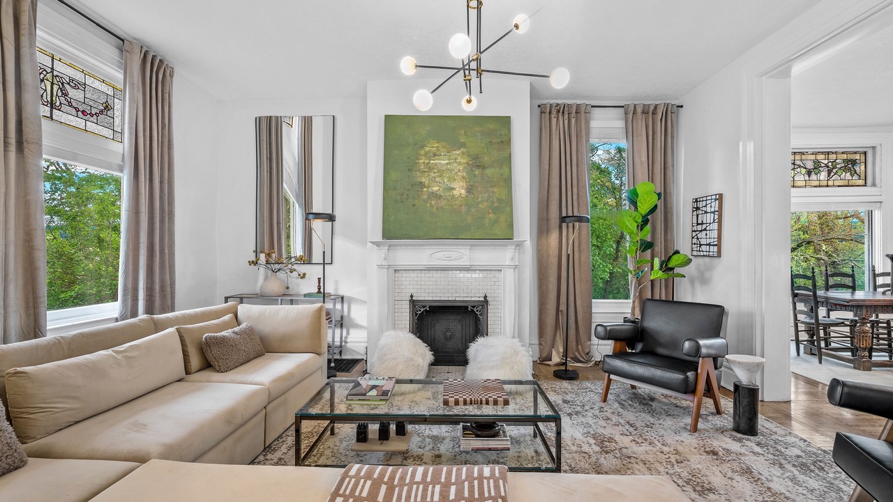 Photo of Livingroom in Oakland